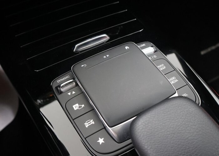 Mercedes-Benz CLA-Klasse 180 AMG Line