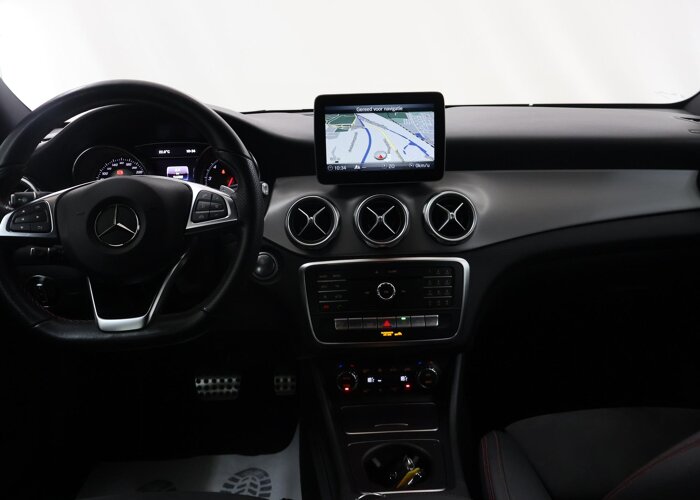 Mercedes-Benz GLA 180 Business Solution AMG Limited