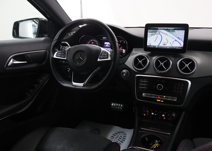 Mercedes-Benz GLA 180 Business Solution AMG Limited