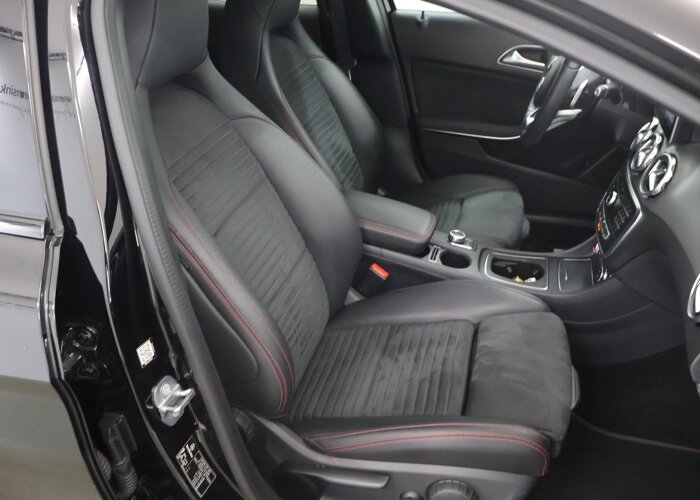 Mercedes-Benz GLA 180 Business Solution AMG Limited