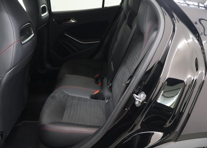 Mercedes-Benz GLA 180 Business Solution AMG Limited