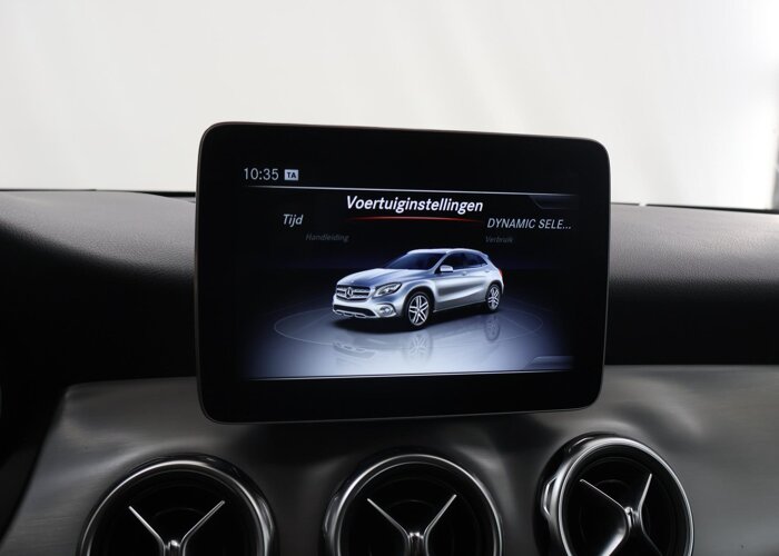 Mercedes-Benz GLA 180 Business Solution AMG Limited