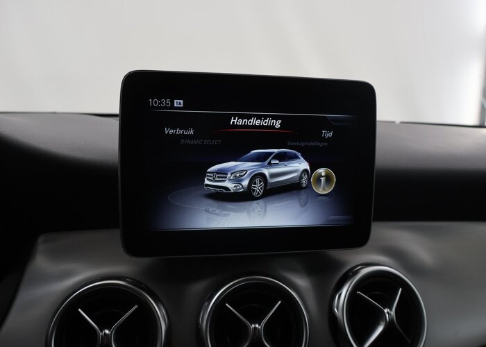 Mercedes-Benz GLA 180 Business Solution AMG Limited