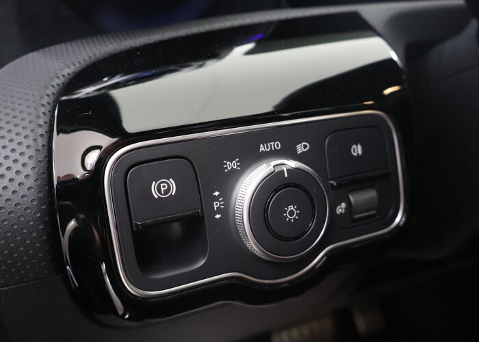 Mercedes-Benz A-Klasse 180 Business Solution AMG