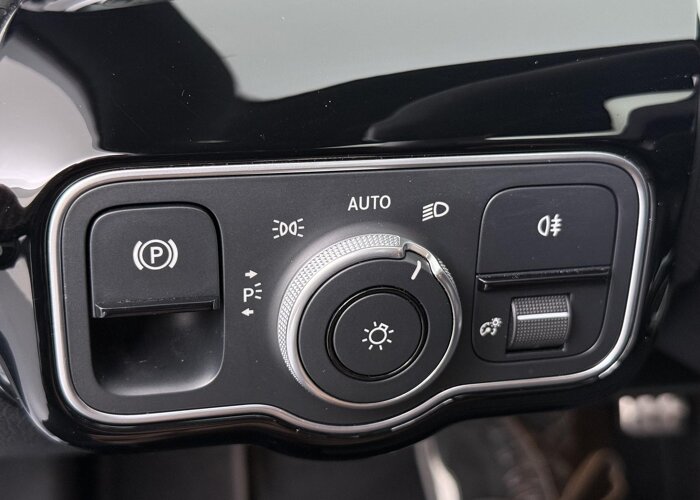 Mercedes-Benz A-Klasse 180 Business Solution AMG
