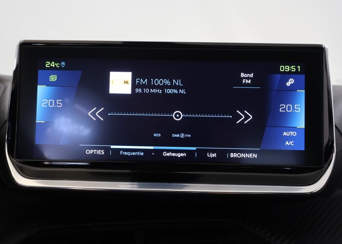 Peugeot e-2008 EV Allure 50 kWh