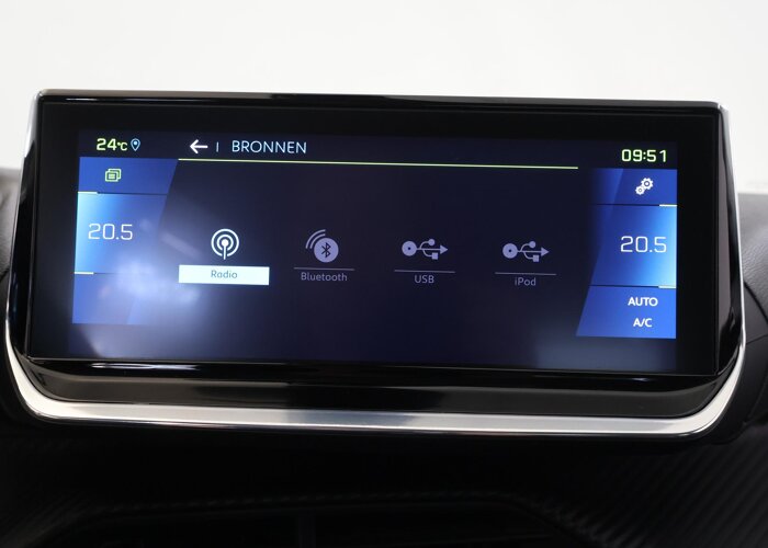 Peugeot e-2008 EV Allure 50 kWh