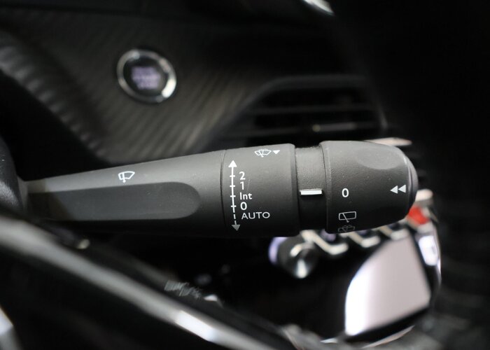 Peugeot e-2008 EV Allure 50 kWh