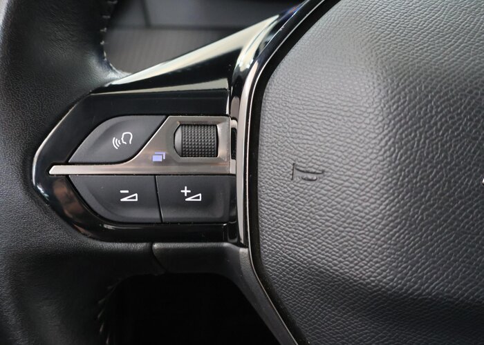 Peugeot e-2008 EV Allure 50 kWh