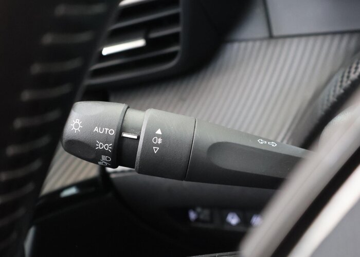Peugeot e-2008 EV Allure 50 kWh
