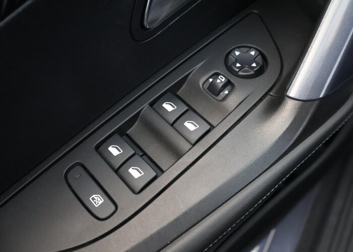 Peugeot e-2008 EV Allure 50 kWh