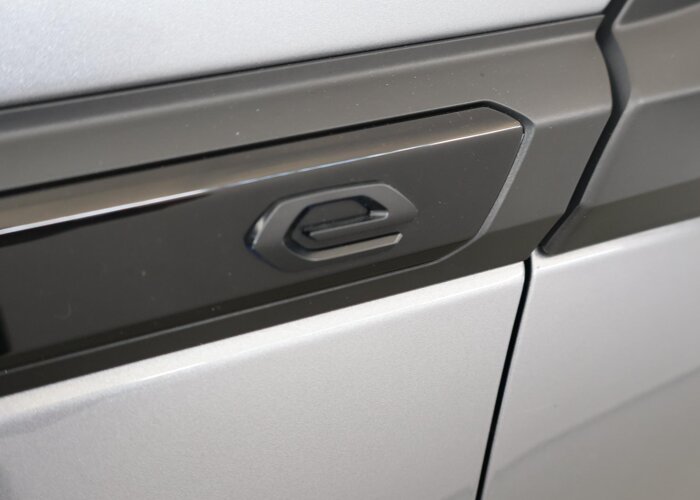 Peugeot e-2008 EV Allure 50 kWh