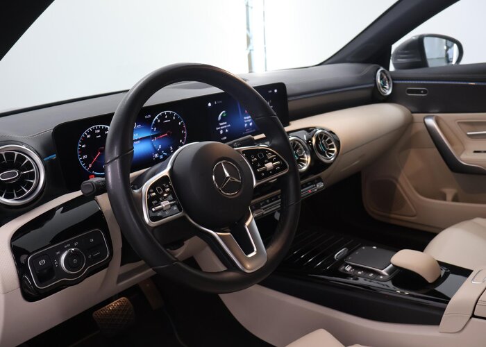 Mercedes-Benz CLA-Klasse Shooting Brake 180 Luxury Line