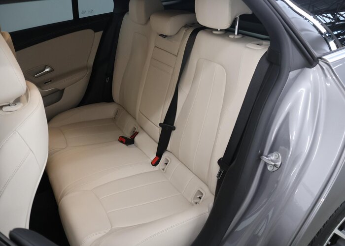 Mercedes-Benz CLA-Klasse Shooting Brake 180 Luxury Line