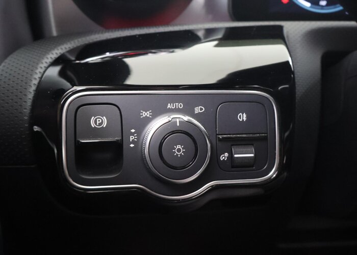 Mercedes-Benz A-Klasse 180 Business Solution AMG