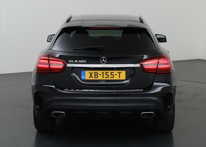 Mercedes-Benz GLA 180 Business Solution AMG