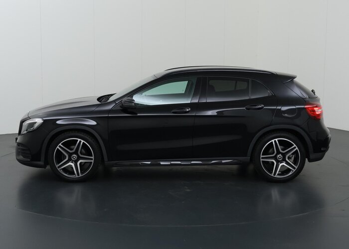 Mercedes-Benz GLA 180 Business Solution AMG