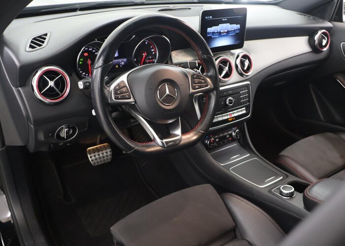 Mercedes-Benz GLA 180 Business Solution AMG