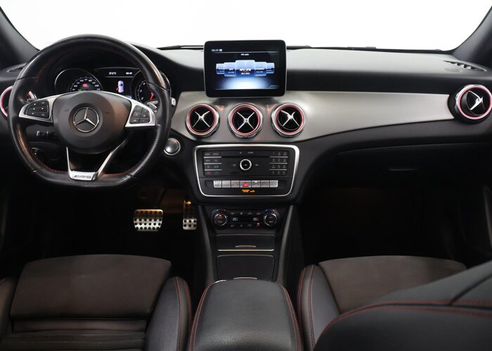 Mercedes-Benz GLA 180 Business Solution AMG