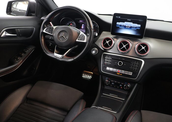 Mercedes-Benz GLA 180 Business Solution AMG