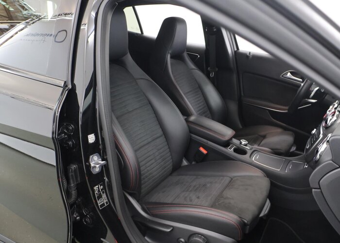 Mercedes-Benz GLA 180 Business Solution AMG