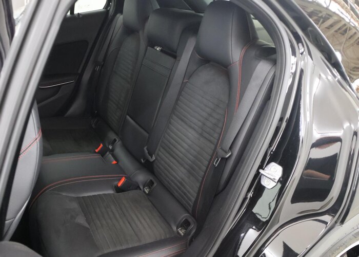 Mercedes-Benz GLA 180 Business Solution AMG