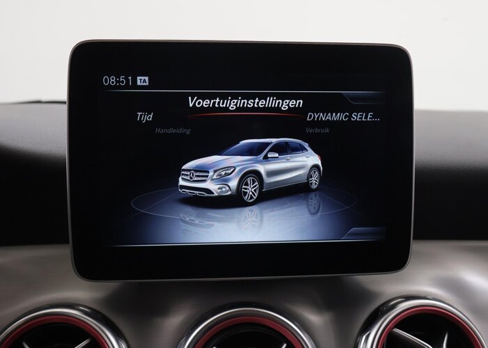 Mercedes-Benz GLA 180 Business Solution AMG
