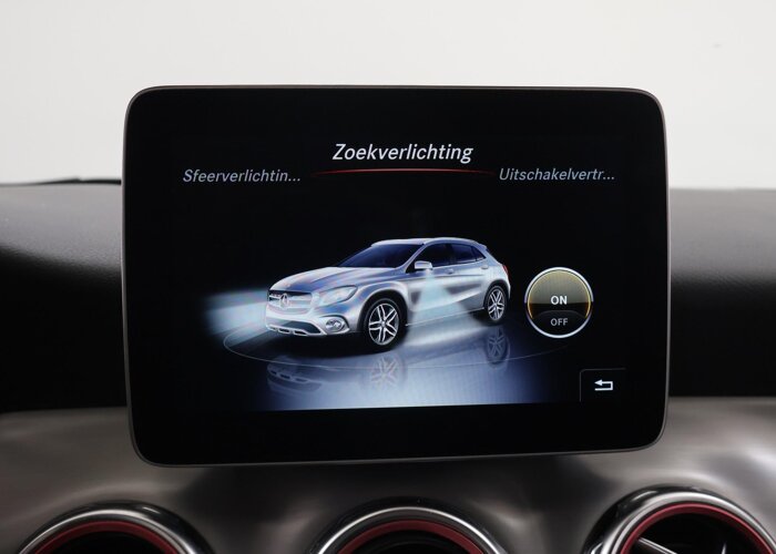 Mercedes-Benz GLA 180 Business Solution AMG