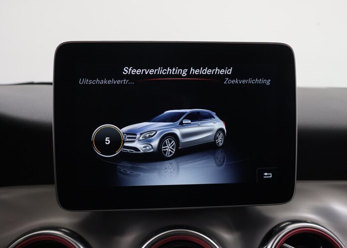Mercedes-Benz GLA 180 Business Solution AMG