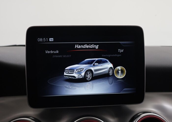 Mercedes-Benz GLA 180 Business Solution AMG