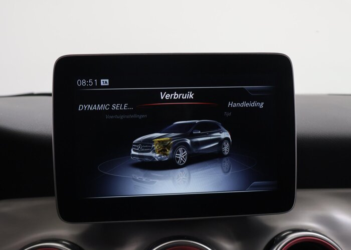 Mercedes-Benz GLA 180 Business Solution AMG