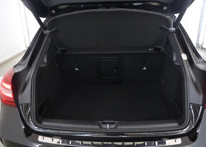 Mercedes-Benz GLA 180 Business Solution AMG