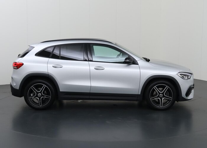 Mercedes-Benz GLA 180 Business Solution AMG