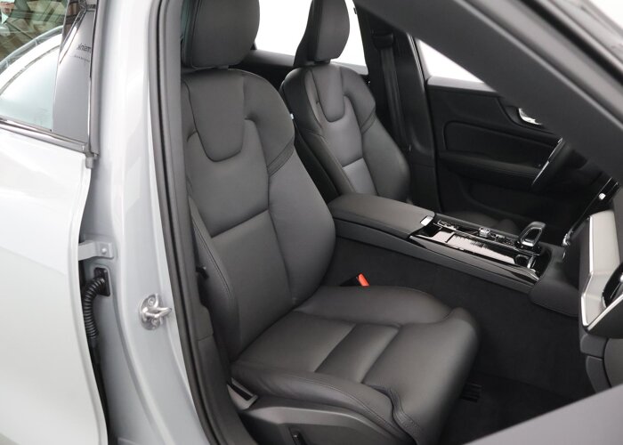 Volvo V60 2.0 T8 Plug-in hybrid AWD Plus Dark