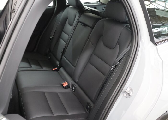 Volvo V60 2.0 T8 Plug-in hybrid AWD Plus Dark