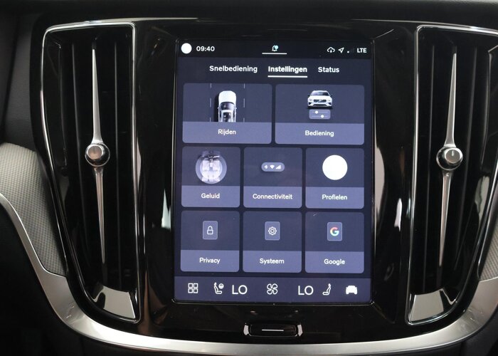 Volvo V60 2.0 T8 Plug-in hybrid AWD Plus Dark