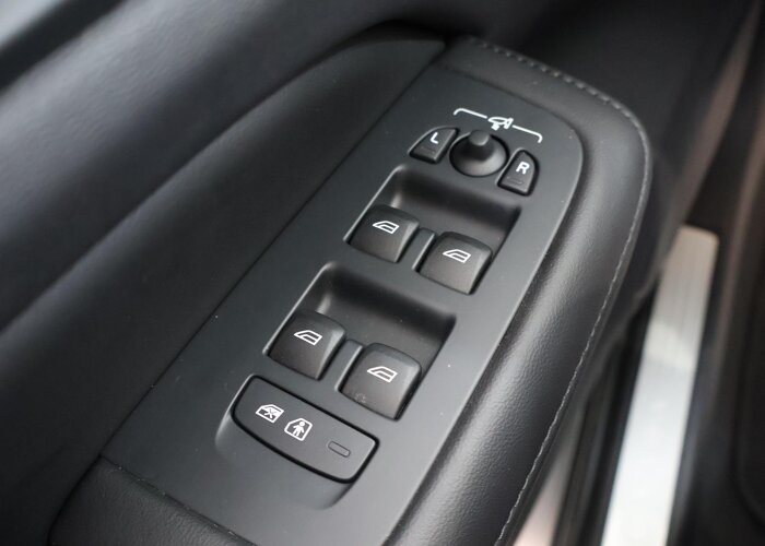 Volvo V60 2.0 T8 Plug-in hybrid AWD Plus Dark