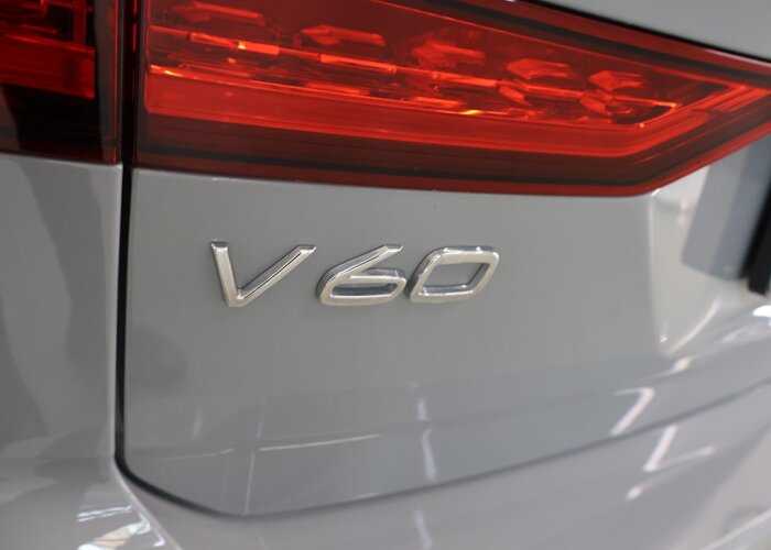 Volvo V60 2.0 T8 Plug-in hybrid AWD Plus Dark