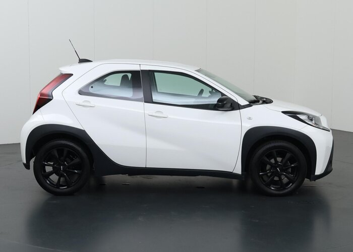 Toyota Aygo X 1.0 VVT-i MT Play
