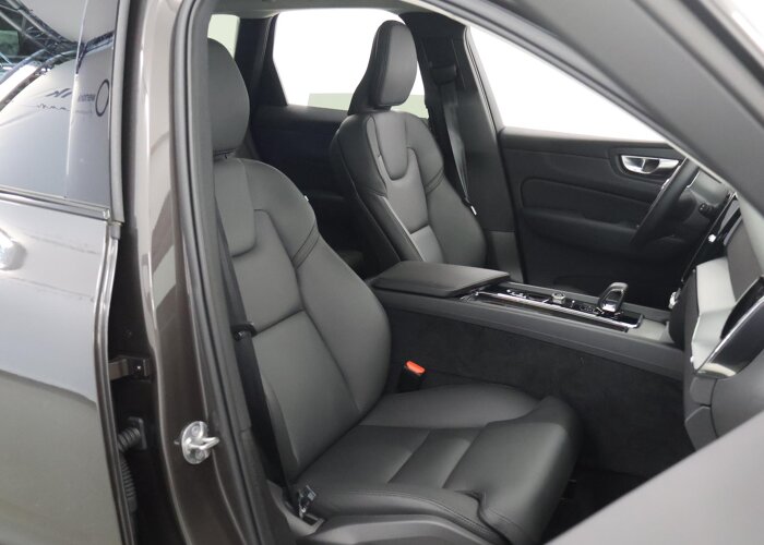 Volvo XC60 2.0 T6 Plug-in hybrid AWD Plus Dark