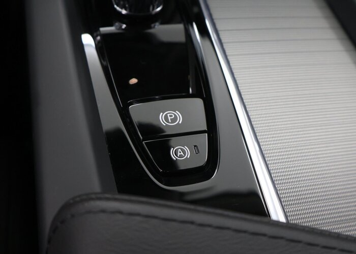 Volvo XC60 2.0 T6 Plug-in hybrid AWD Plus Dark