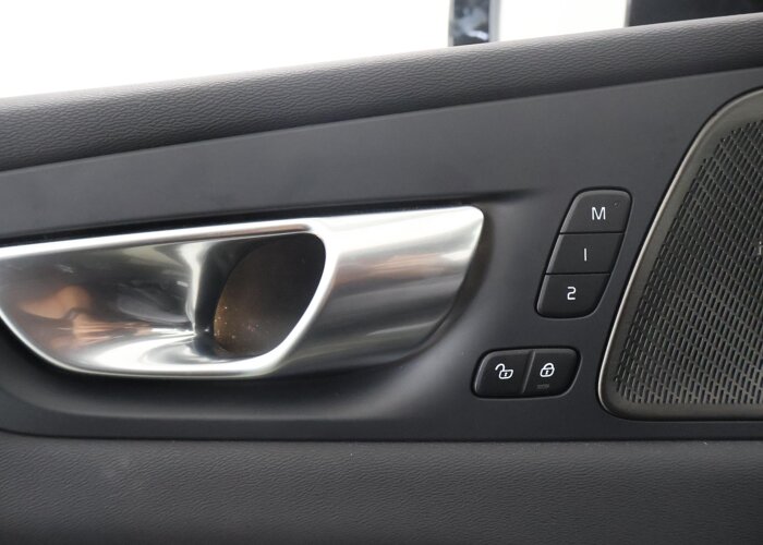 Volvo XC60 2.0 T6 Plug-in hybrid AWD Plus Dark