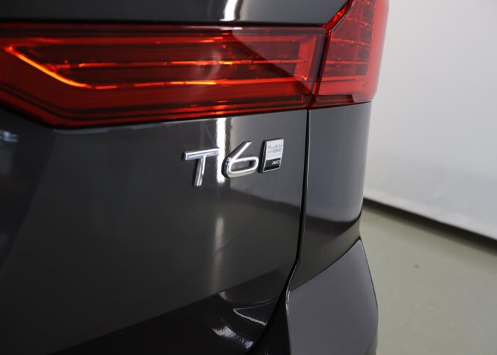 Volvo XC60 2.0 T6 Plug-in hybrid AWD Plus Dark