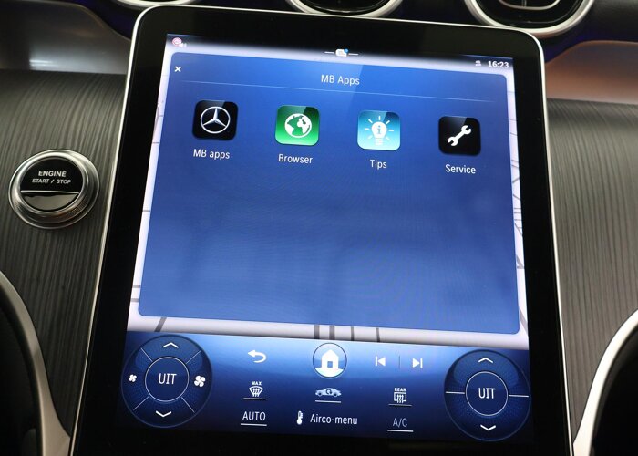 Mercedes-Benz GLC 300e 4MATIC Luxury Line