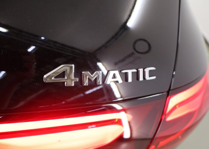 Mercedes-Benz GLC 300e 4MATIC Luxury Line