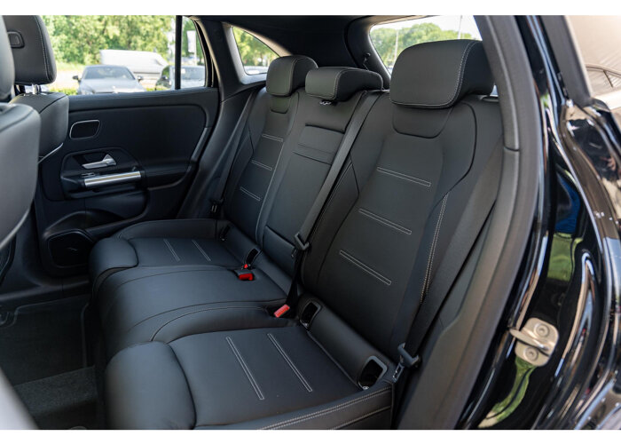 Mercedes-Benz EQA 300 4MATIC AMG Line 67 kWh