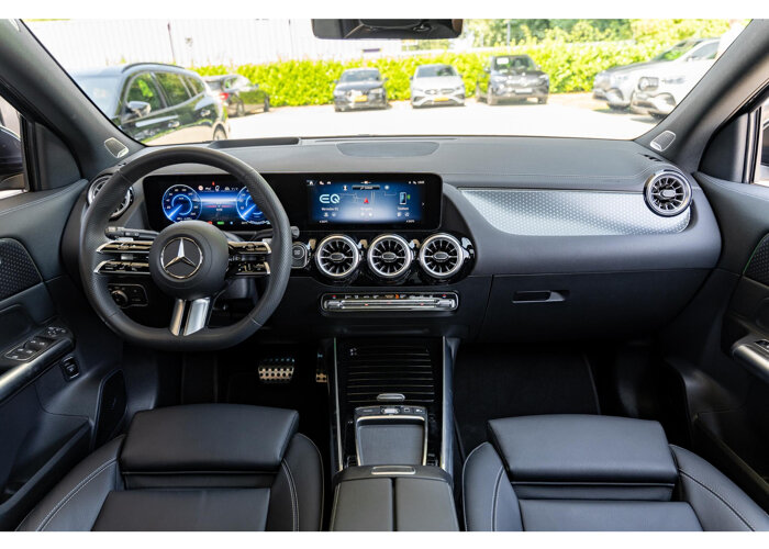Mercedes-Benz EQA 300 4MATIC AMG Line 67 kWh