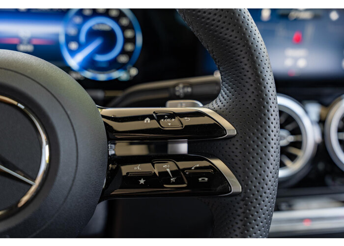Mercedes-Benz EQA 300 4MATIC AMG Line 67 kWh