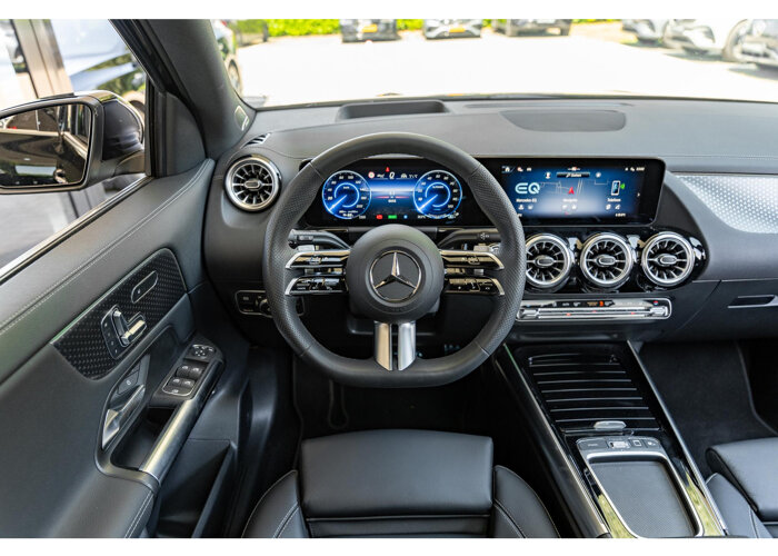 Mercedes-Benz EQA 300 4MATIC AMG Line 67 kWh