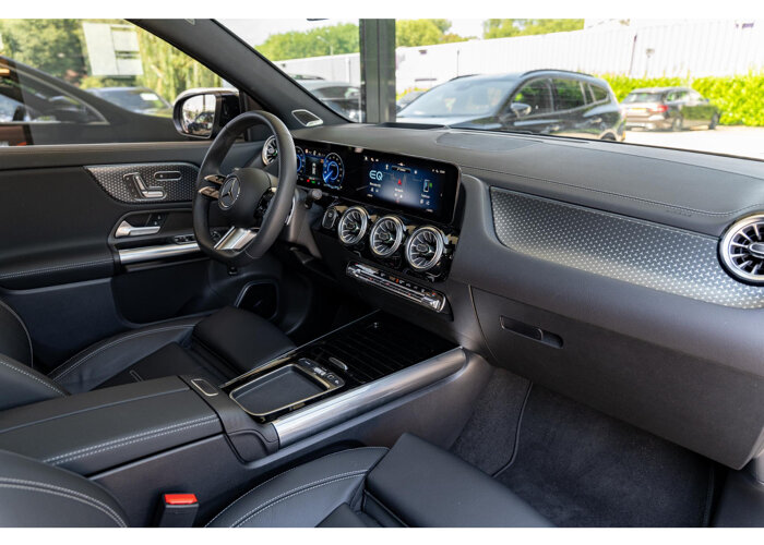Mercedes-Benz EQA 300 4MATIC AMG Line 67 kWh